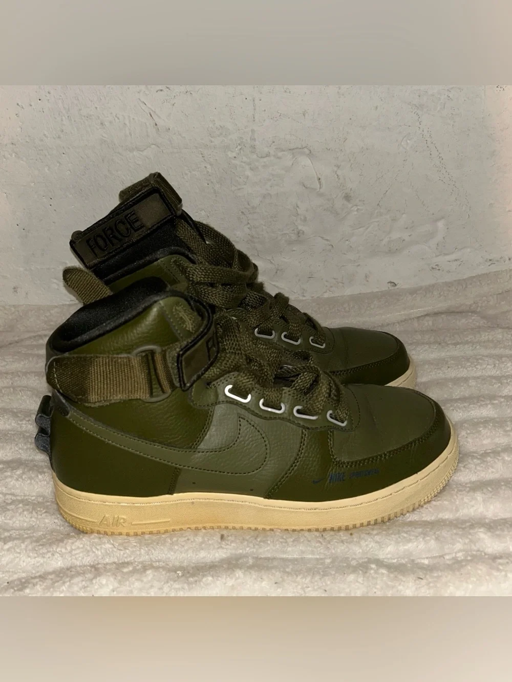 Nike Air Force 1 High Utility Olive Green Leather Sneakers military streetwear